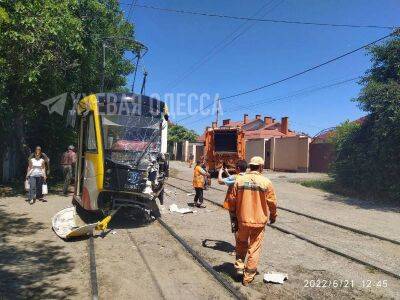 ДТП в Одессе: ДТП на Люстдорфской дороге столкнулись трамвай и мусоровоз | Новости Одессы