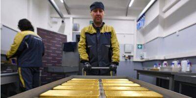 Евросоюз может включить золото в следующий пакет санкций против России — Reuters