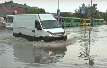 В Лиде «потоп» на дорогах