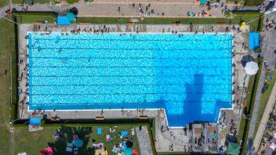 Франция: суд запретил буркини в общественных бассейнах