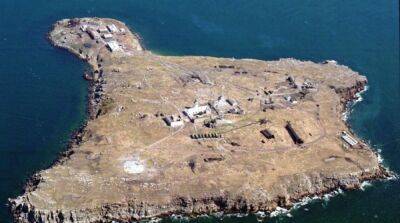 Удар ВСУ по острову Змеиный: спутниковые снимки зафиксировали последствия