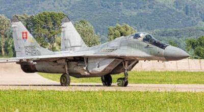 Украина получит от Словакии военные самолеты: названо условие