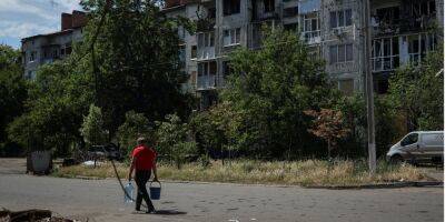 Власти призывают жителей эвакуироваться. Российские войска обстреляли Славянск, есть раненый