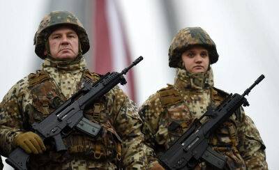 Латвийским солдатам будут заметно больше платить за участие в международных операциях