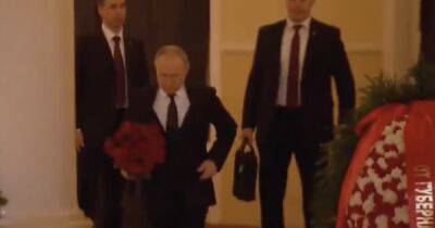 Охранника Путина, носившего ядерный чемоданчик, нашли с простреленной головой