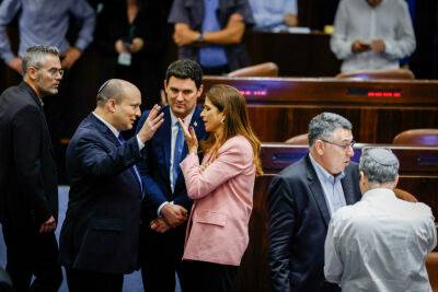 Подавляющее число депутатов проголосовало за закон о роспуске Кнессета в предварительном чтении