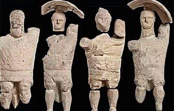 Дарио Франческини - Археологи обнаружили в Италии странные статуи гигантов - charter97.org - Италия - Белоруссия