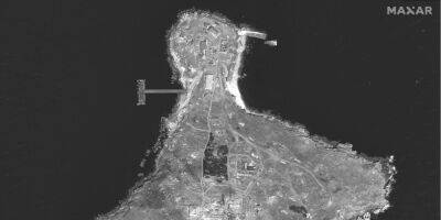 Спутниковые снимки зафиксировали разрушение на Змеином после атаки ВСУ