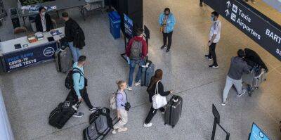 Хаос в аэропортах Европы: у миллионов туристов срываются туры из-за отмены рейсов
