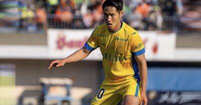 Японский футбольный клуб начал продавать сине-желтую форму: деньги передадут Украине