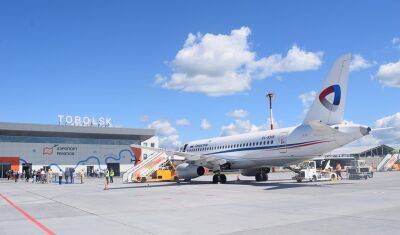 В тобольский аэропорт Ремезов прибыл чартер с 60 туристами из Санкт-Петербурга