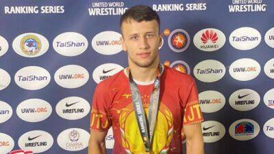 Таджикский борец завоевал серебряную медаль на чемпионате Азии