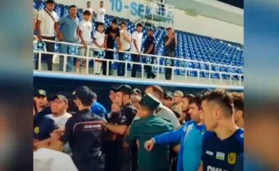 Футболисты устроили потасовку после матча между АГМК и "Олимпиком". Видео