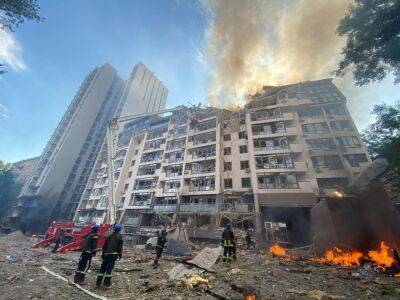 Глава Нацполиции сообщил о пяти пострадавших в результате ракетного обстрела жилого дома в Киеве