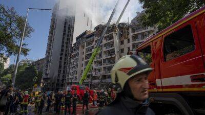 Ракетные удары по жилым кварталам Киева и Харькова: есть убитые и раненые
