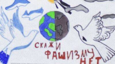 В Красноярске пикетчика задержали за детский рисунок "Скажи фашизму нет"