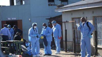 В ночном клубе в ЮАР обнаружены мертвыми 22 человека. Власти пытаются выяснить причину их смерти