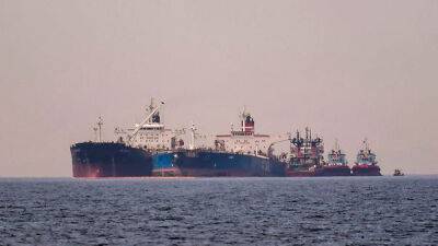 Ходившему под флагом РФ танкеру «Лана» разрешили покинуть воды Греции