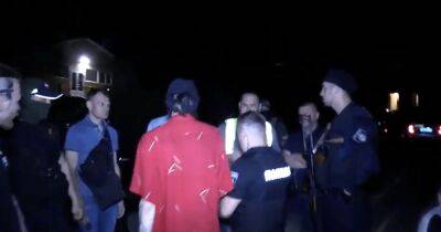 Полиция Киева провела рейды по ночным клубам и вручила повестки мужчинам (фото, видео)