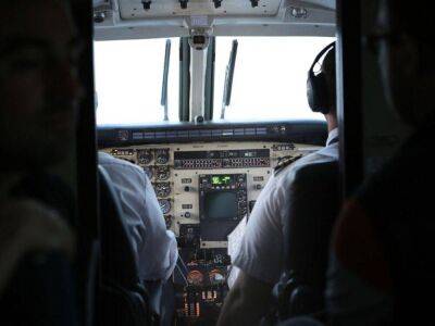 «Коммерсант»: Росавиация препятствует работе российских пилотов за рубежом