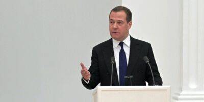 Бред экс-президента. Любая попытка «посягнуть» на оккупированный Крым будет расценена как «объявление войны» России — Медведев