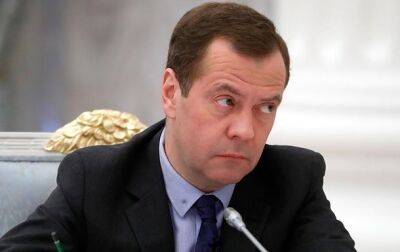 Медведев пригрозил третьей мировой войной из-за "посягательства" на Крым