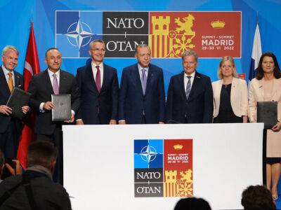 Турция поддержит заявки Финляндии и Швеции на вступление в НАТО. Три страны подписали меморандум о взаимопонимании