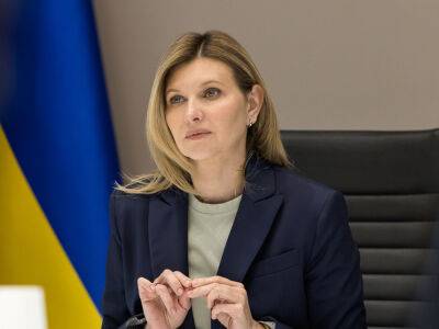 Зеленская заявила, что украинские военные службу в армии воспринимают как честь, а не наказание, как "было и остается в России"