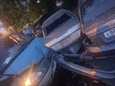 Пьяный водитель протаранил несколько автомобилей на парковке в Твери