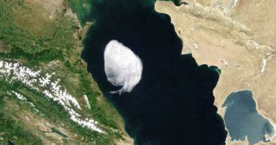 Спутник обнаружил над Каспийским морем очень странное облако: что говорят ученые