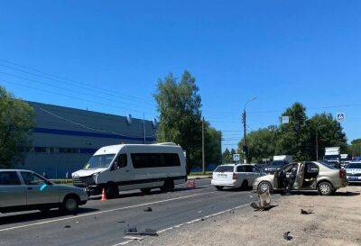 В Твери произошла авария с четырьмя машинами: пострадали три человека