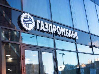 Четыре банки, которые обслуживают российский ОПК, до сих пор не отключили от SWIFT