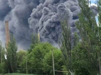 Ворожим авіаобстрілом зруйновано склади з гуманітарною допомогою: Гайдай про ситуацію в Лисичанську
