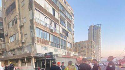 Полиция эвакуировала жильцов дома в Бат-Яме: со стен посыпались куски бетона