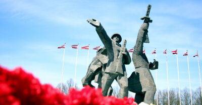 После событий у памятника советским воинам оценивались действия нескольких педагогов в Риге