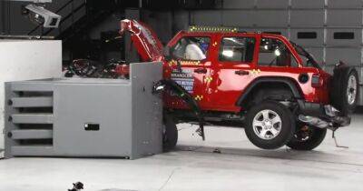 Новый Jeep Wrangler 2022 с треском провалил краш-тест (видео)
