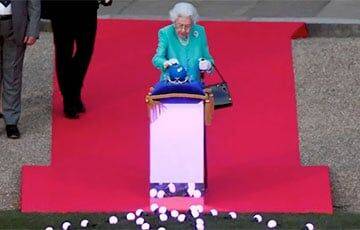 Королева Елизавета торжественно зажгла «юбилейный маяк» в честь 70-летия на троне