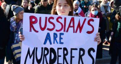 Бьют и заставляют осудить Кремль: в МИД РФ рассказали, как россиянам достается за рубежом