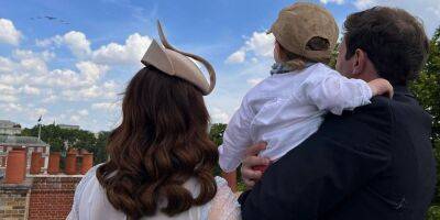 Смотрели на самолеты. Принцесса Евгения поделилась трогательным фото с маленьким сыном c парада Trooping Colour