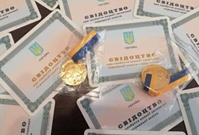 На Луганщині 2 243 випускники 11-х класів: як вони отримають свої свідоцтва про освіту
