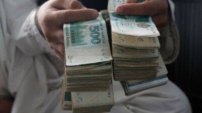 Талибы запретили проводить сделки в иностранной валюте