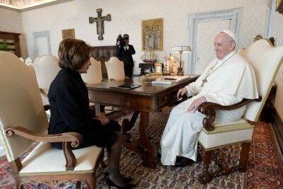 Спикер Конгресса США Пелоси причастилась в Ватикане на фоне дебатов об абортах