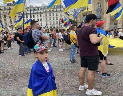 У Парижі відбулася акція, за мир в Україні і свободу всіх європейців (Відео) - lenta.ua - Украина - Франція - місто Париж