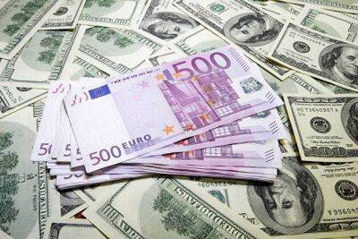 Евро снизился против доллара США и франка ввиду спроса на активы-убежища