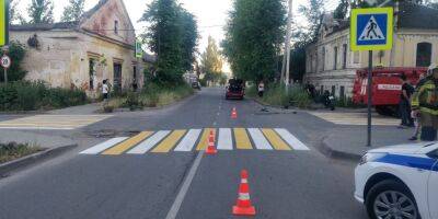 Автомобилист не уступил мотоциклисту в Торжке: двое пострадали
