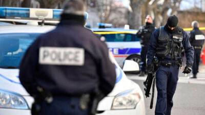 Во Франции задержаны вооруженные "охотники на евреев"