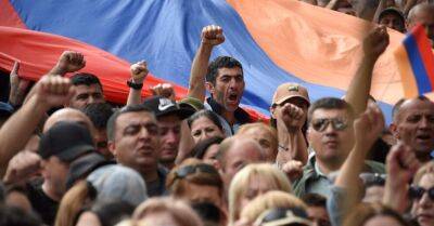 В Ереване 50 человек пострадали в стычках оппозиции с полицией