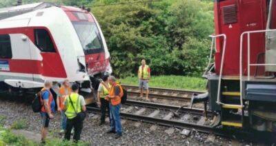 В Словакии произошла железнодорожная авария: от столкновения поездов пострадали десятки людей