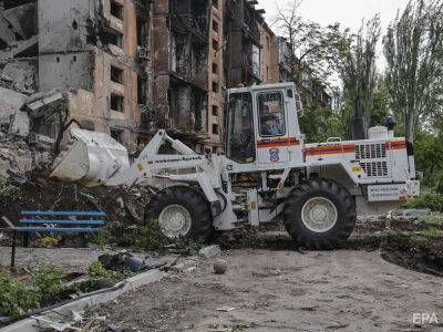 В Мариуполе оккупанты сносят разрушенные дома без разбора завалов, под которыми могут быть тела погибших – советник мэра