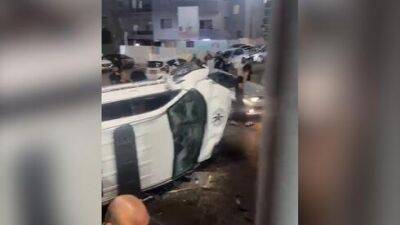 Видео: полицейская машина перевернулась во время погони, есть пострадавшие